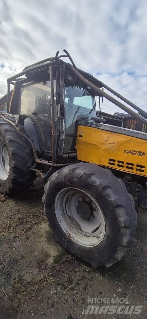 Valtra 6850 Traktorok