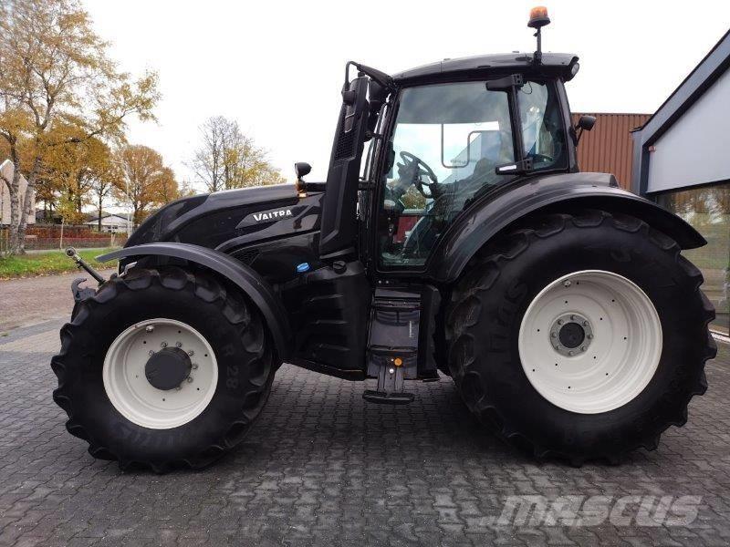Valtra T235 Versu Traktorok