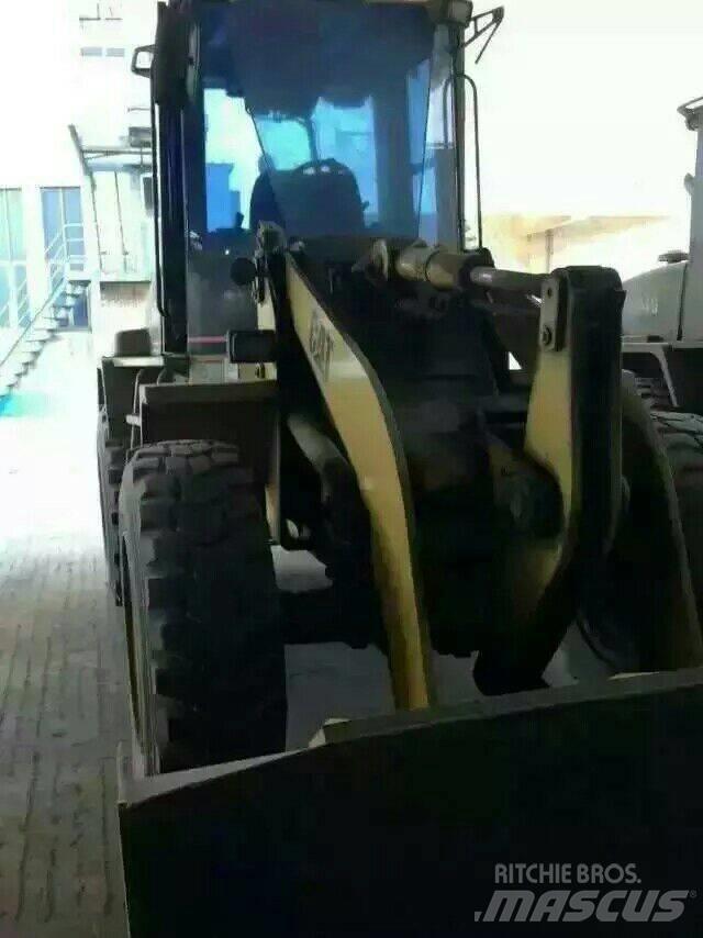 CAT 914G Gumikerekes homlokrakodók
