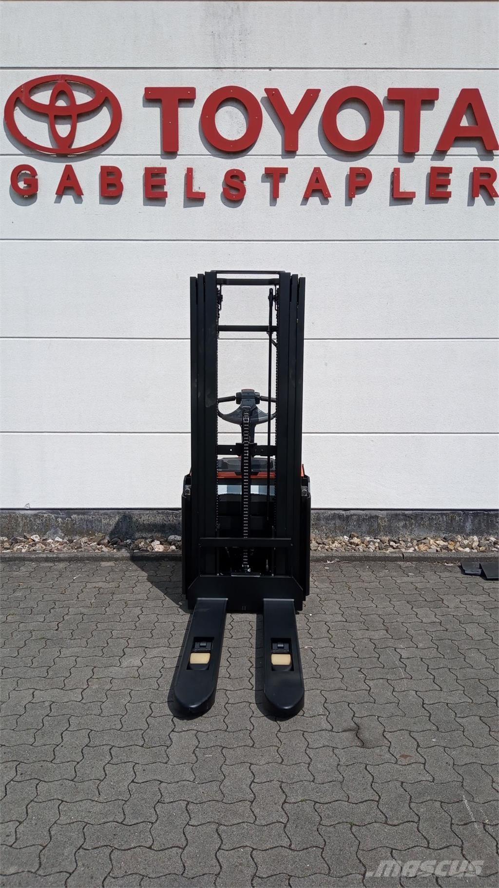 Toyota SWE140L Elektromos gyalogkíséretű targoncák