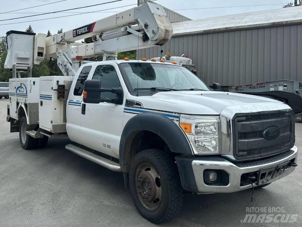 Ford F 550 XLT SD Teherautóra szerelt emelők és állványok