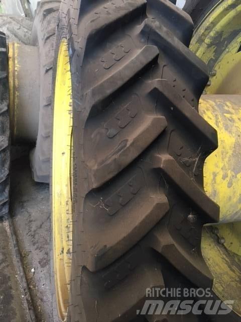 John Deere 6820 Gumiabroncsok, kerekek és felnik