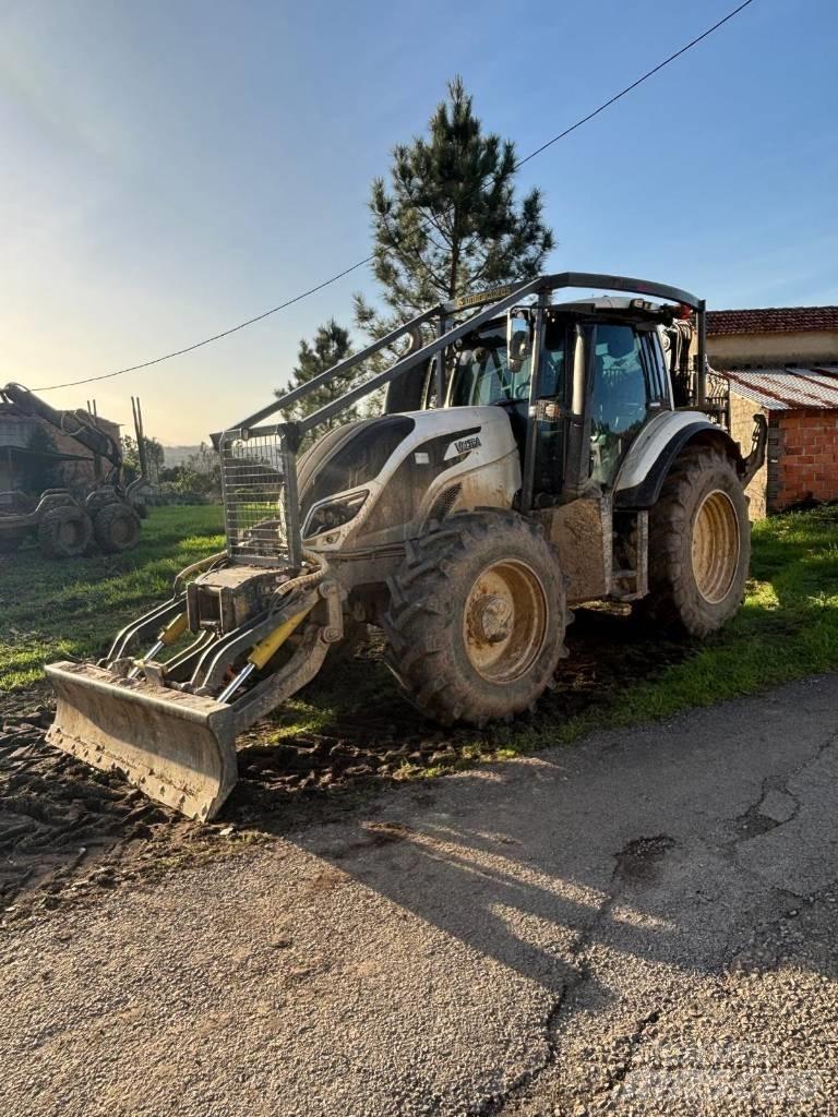 Valtra T 174 Kihordók