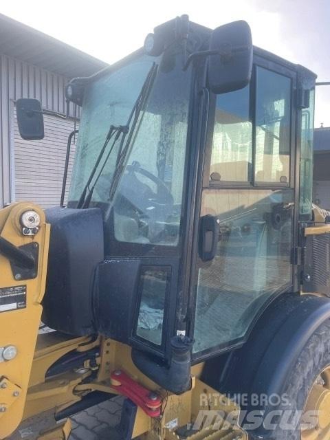 CAT 906 Gumikerekes homlokrakodók