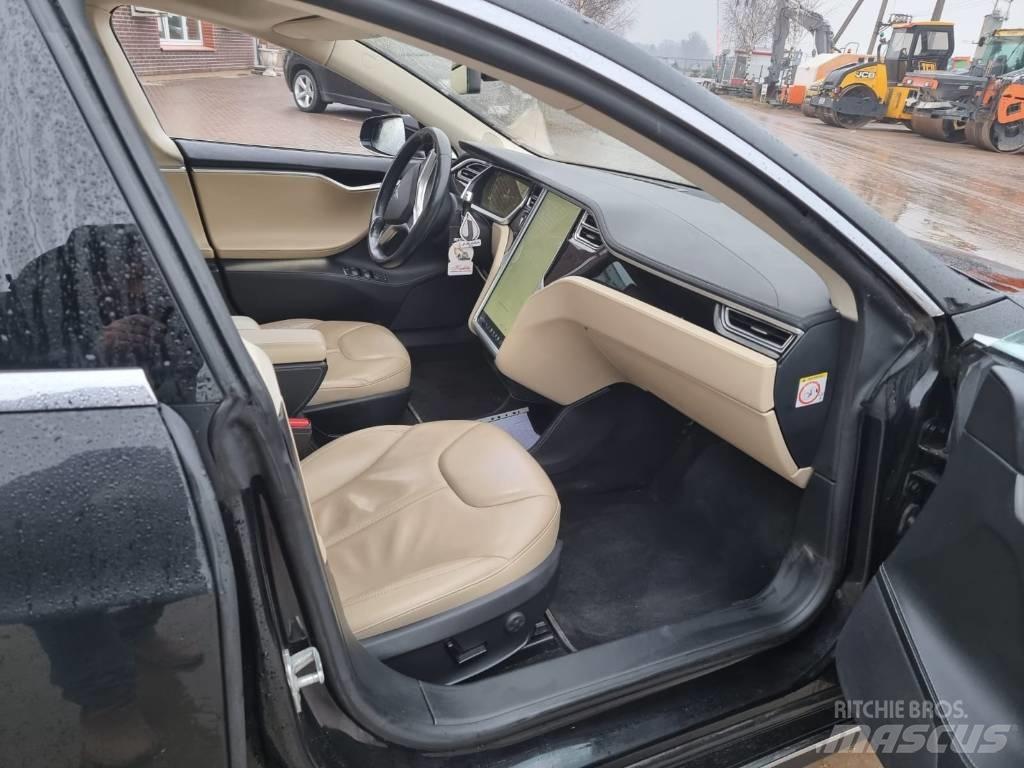 Tesla Model S P85 Kistehergépjárművek