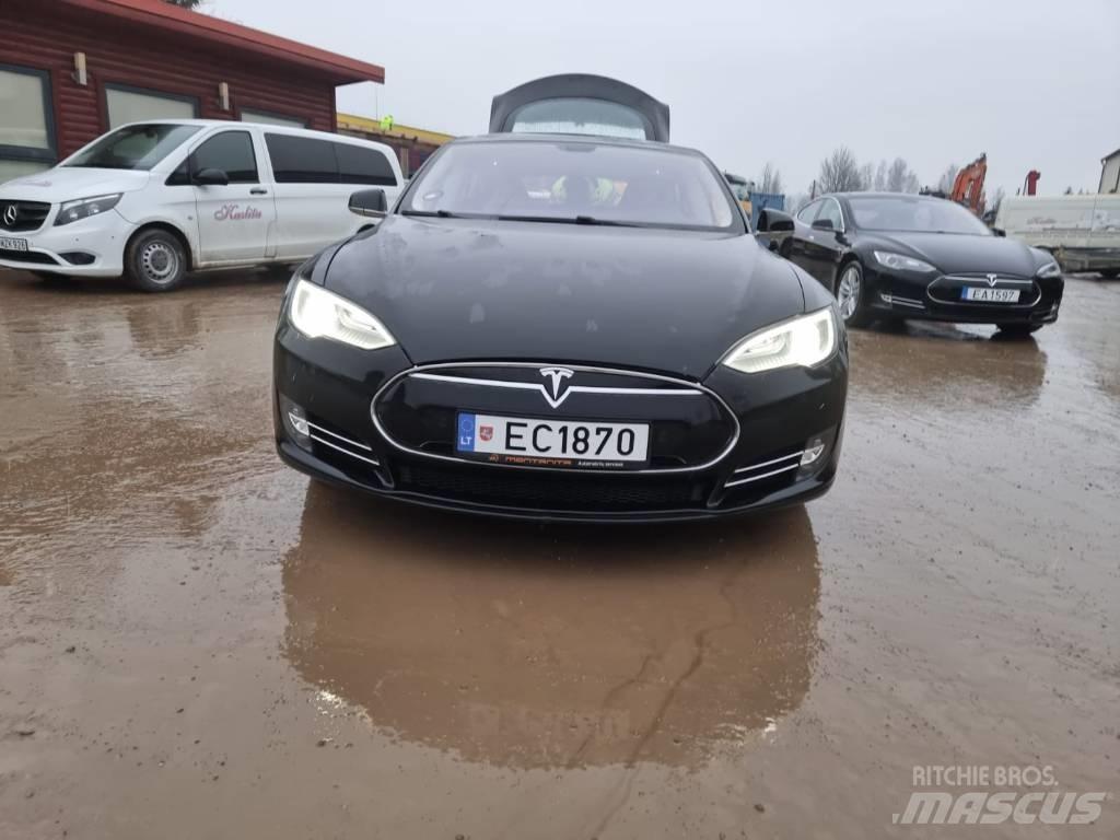 Tesla Model S P85 Kistehergépjárművek