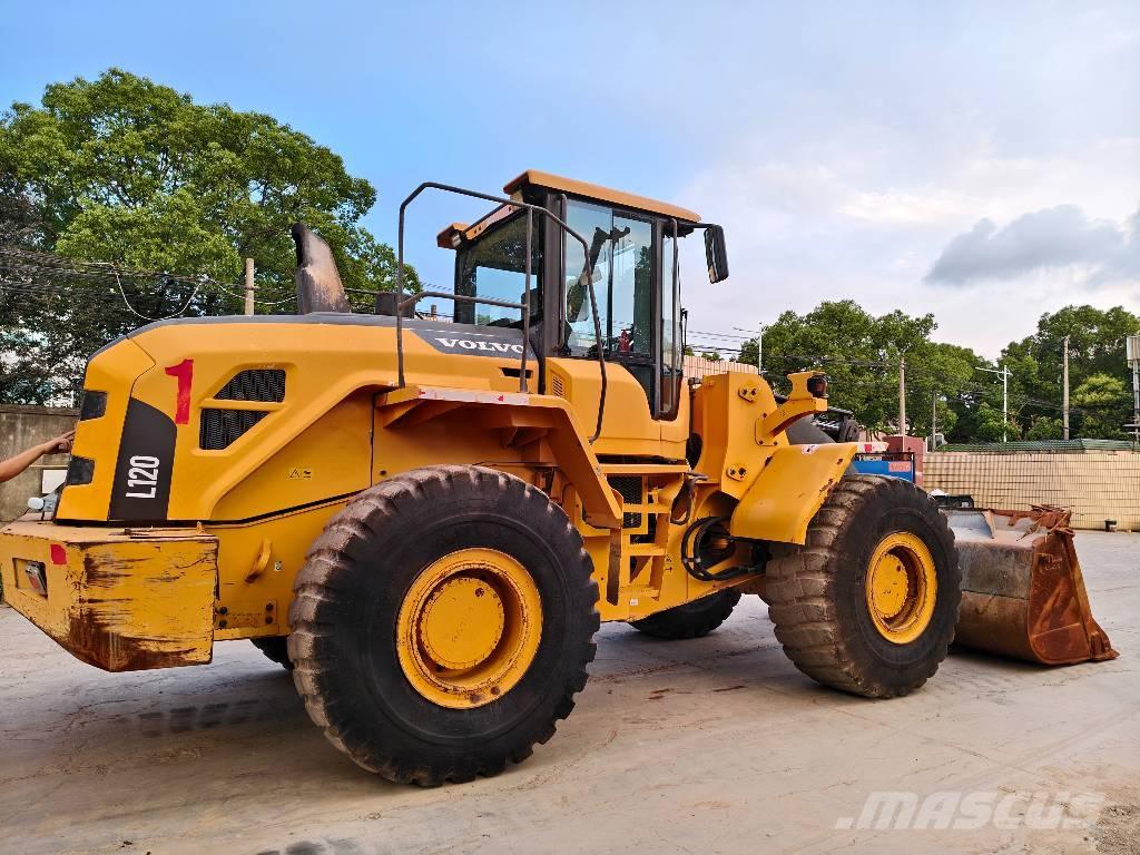 Volvo L 120 Gumikerekes homlokrakodók