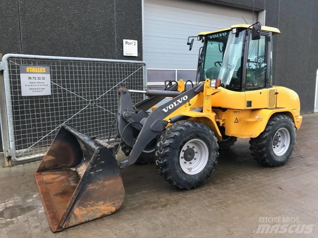 Volvo L30B Gumikerekes homlokrakodók
