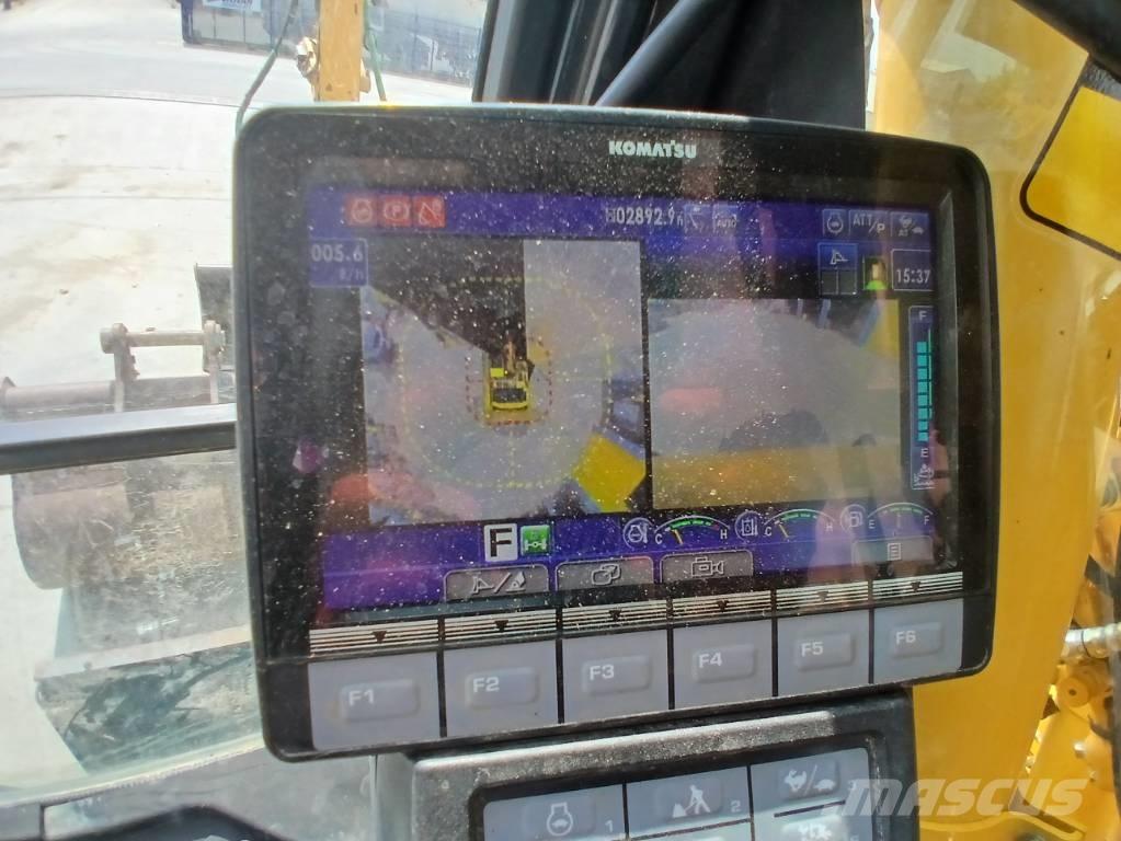 Komatsu PW 148-11 Gumikerekes kotrók