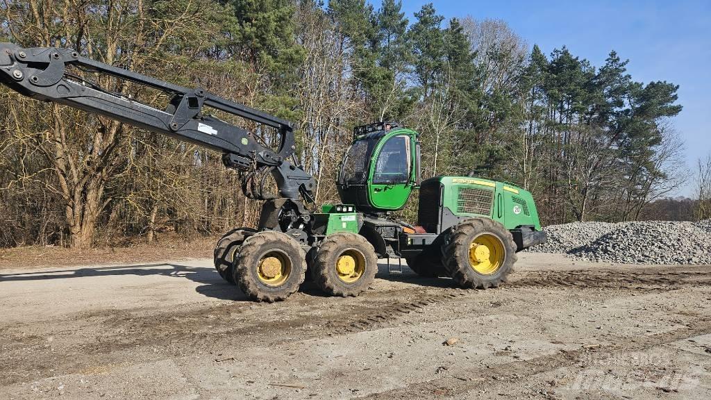 John Deere 1270 E Betakarítók