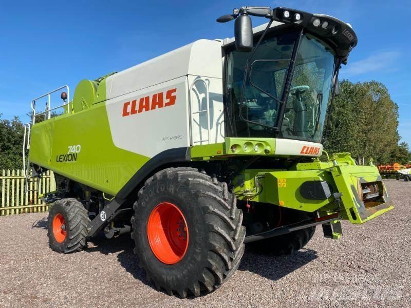 CLAAS LEXION 740 Kombájnok