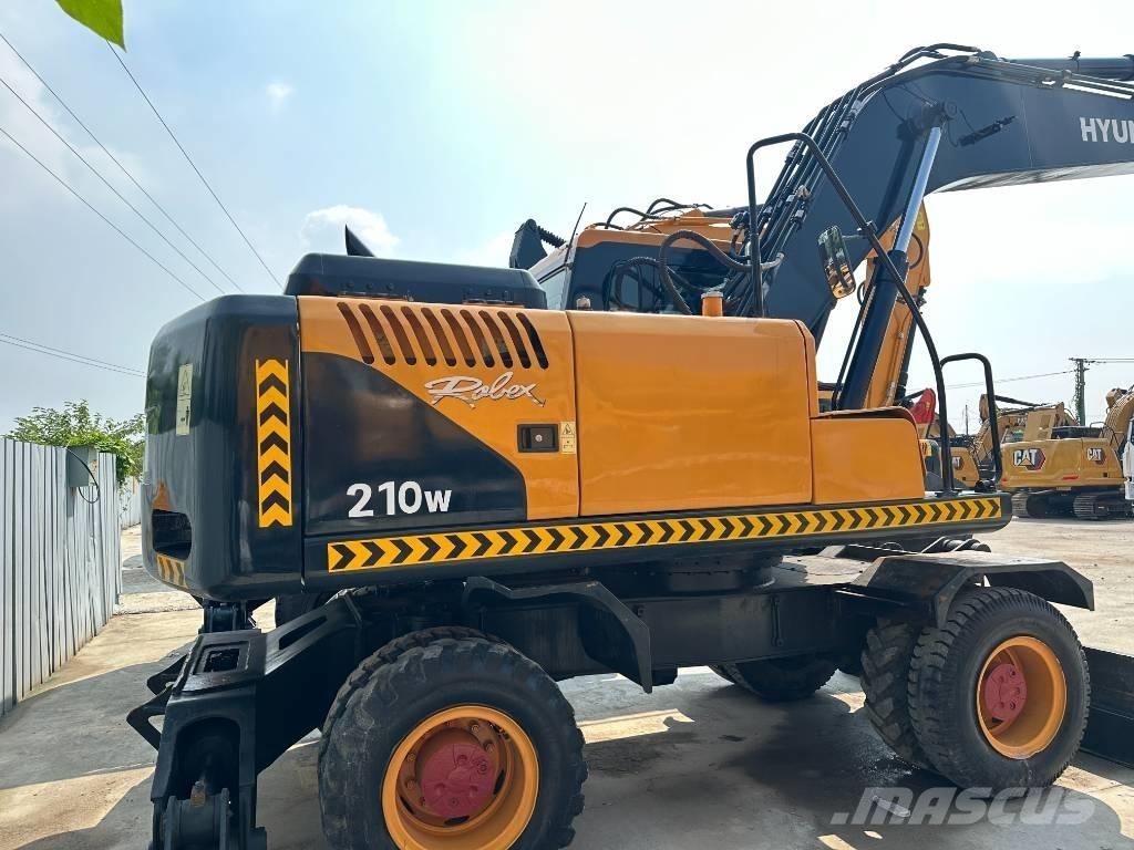 Hyundai 210W-9 Gumikerekes kotrók