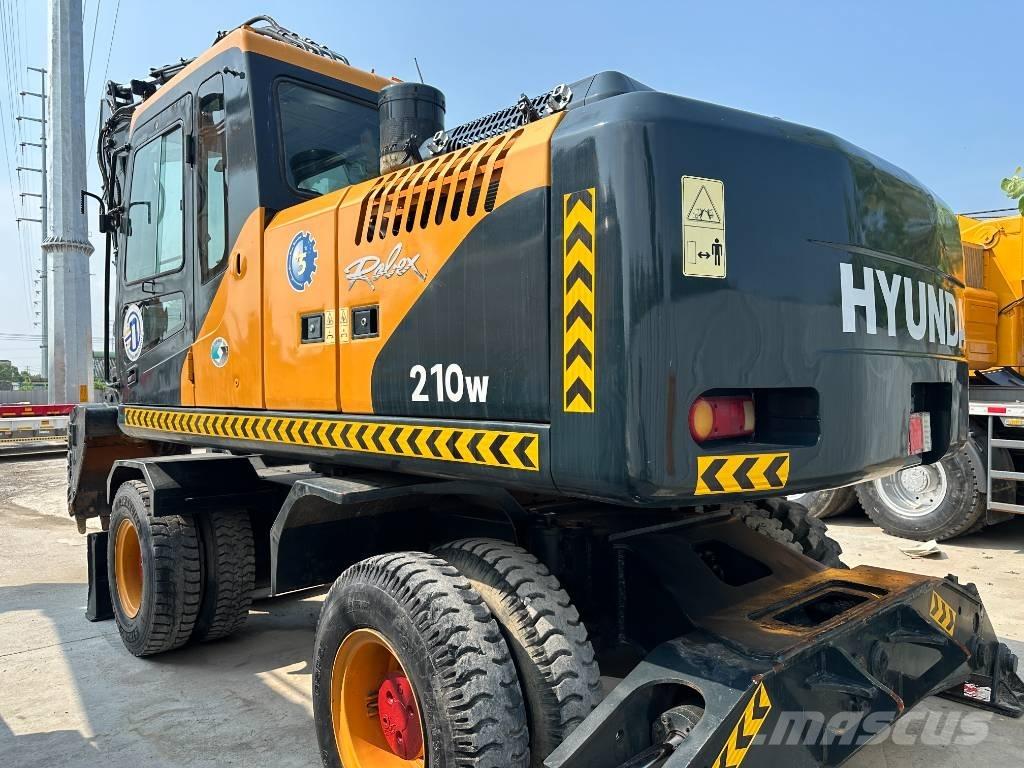 Hyundai 210W-9 Gumikerekes kotrók