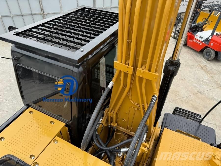 CAT 320D2L Lánctalpas kotrók