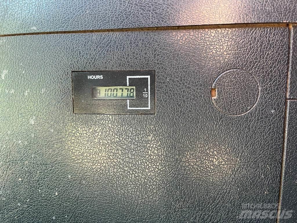 Hyundai HX 180 L Lánctalpas kotrók