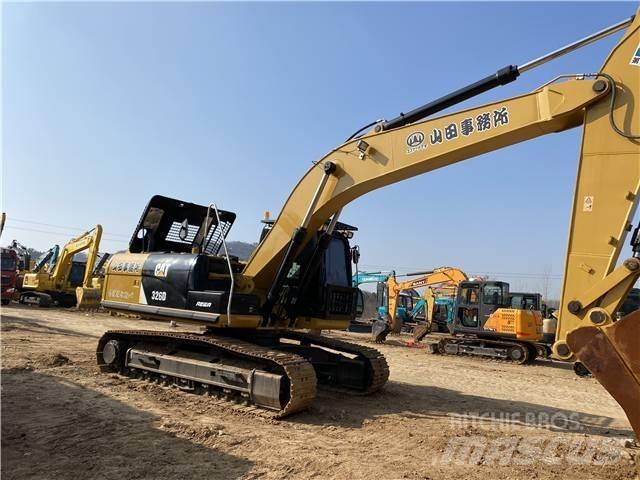 CAT 326D Lánctalpas kotrók
