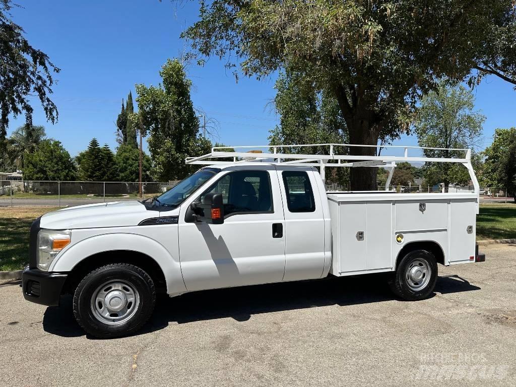 Ford F 250 SD Kis teherszállító/Platós kocsi
