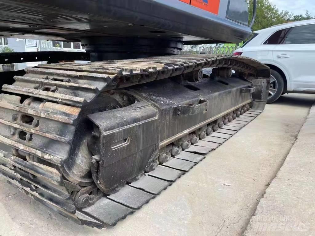 Hitachi ZX200 Lánctalpas kotrók