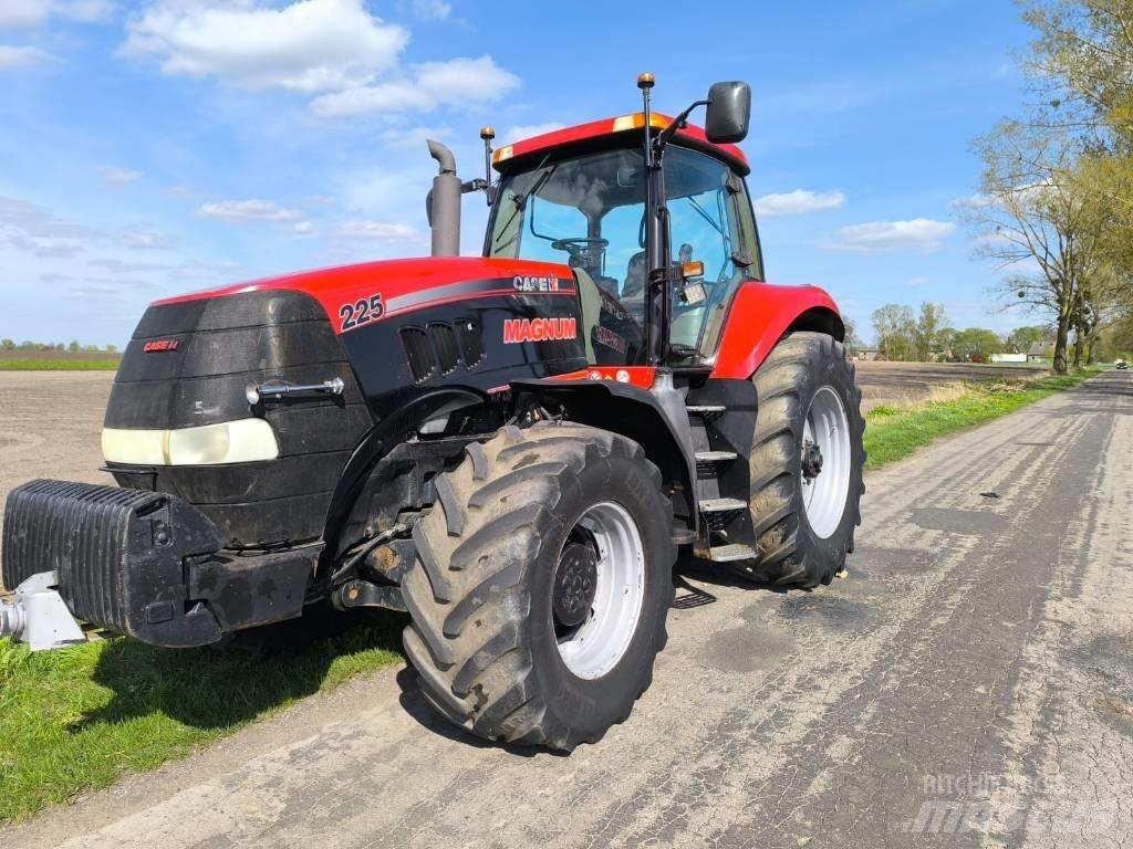 CASE MAGNUM 225 2007 Traktorok