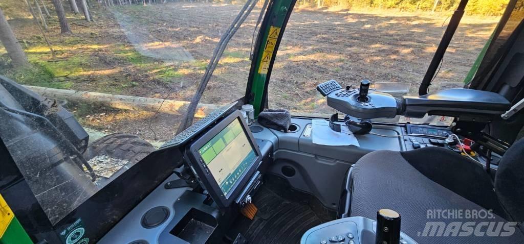 John Deere 1270 G Betakarítók