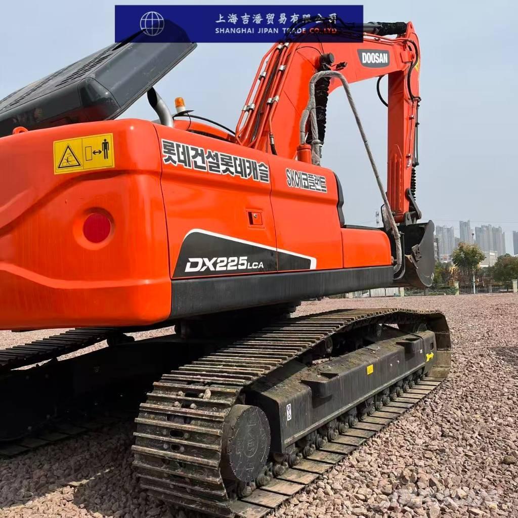 Doosan DX 225 Lánctalpas kotrók