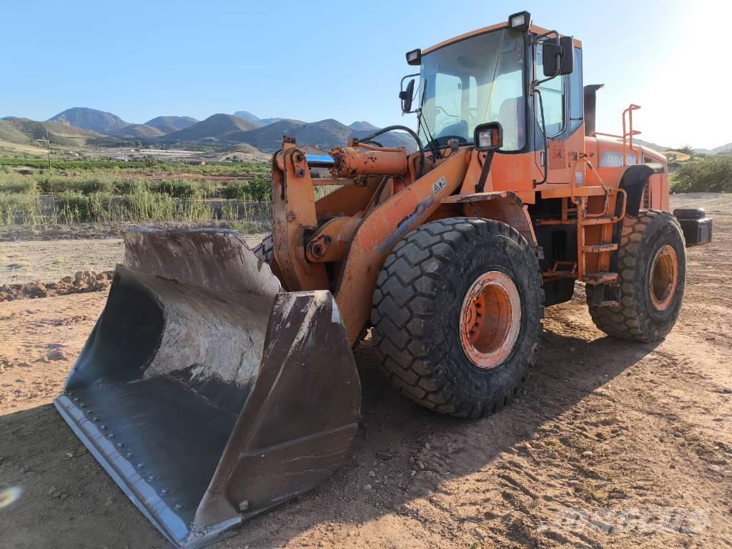 Doosan DL 300 Gumikerekes homlokrakodók