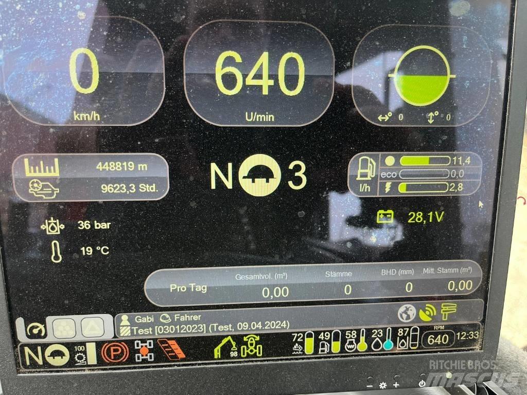 Komatsu 931 Betakarítók
