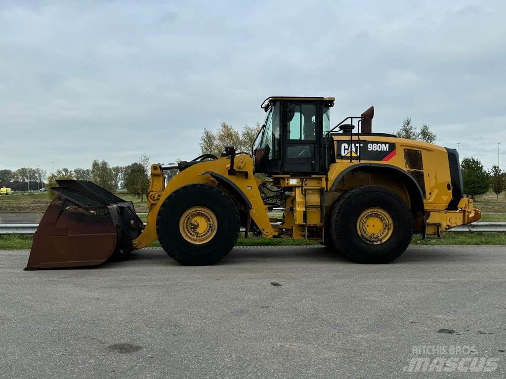 CAT 980M Gumikerekes homlokrakodók