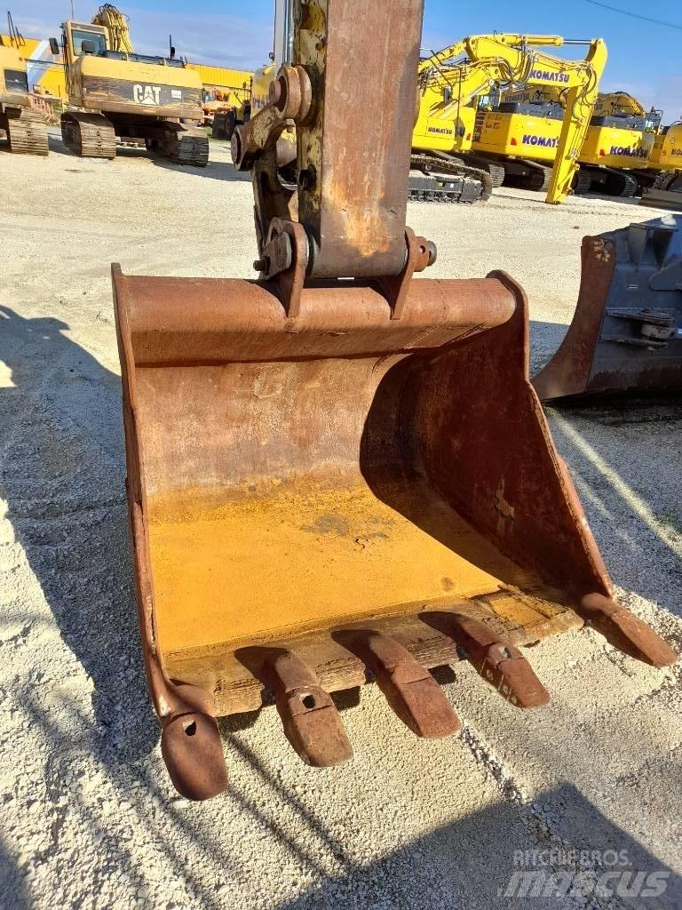 Komatsu PW200-7 Gumikerekes kotrók