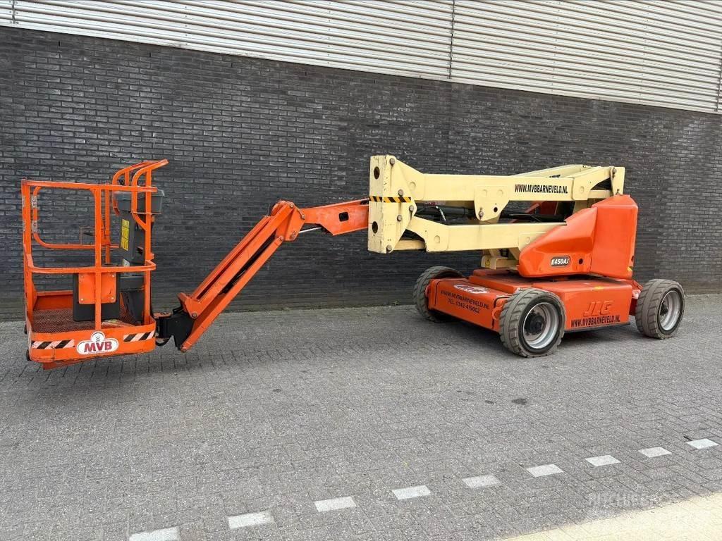 JLG E450AJ Karos emelők