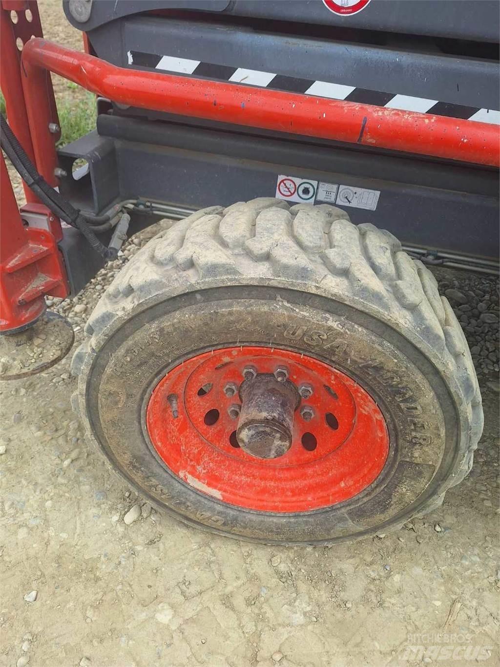 SkyJack 8841RT Ollós emelők