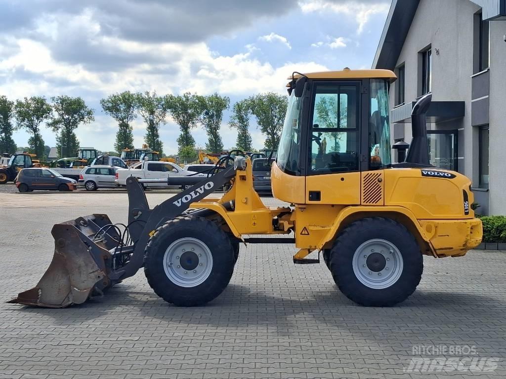 Volvo L 30 G Gumikerekes homlokrakodók