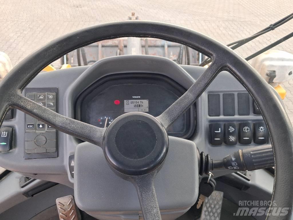 Volvo L 30 G Gumikerekes homlokrakodók