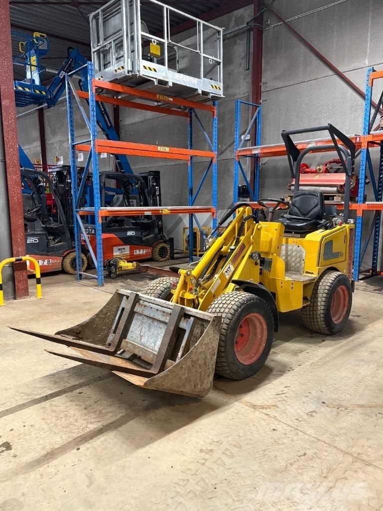 Knikmops KM 130 Gumikerekes homlokrakodók