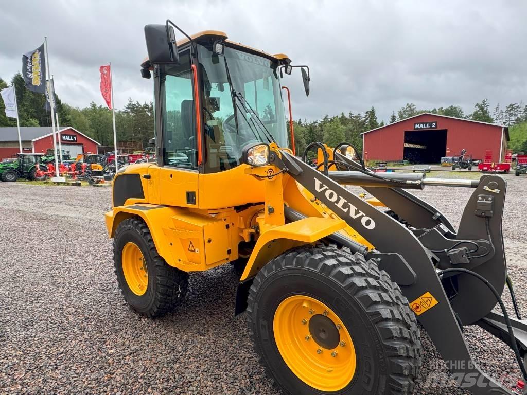 Volvo L 30 HS Gumikerekes homlokrakodók