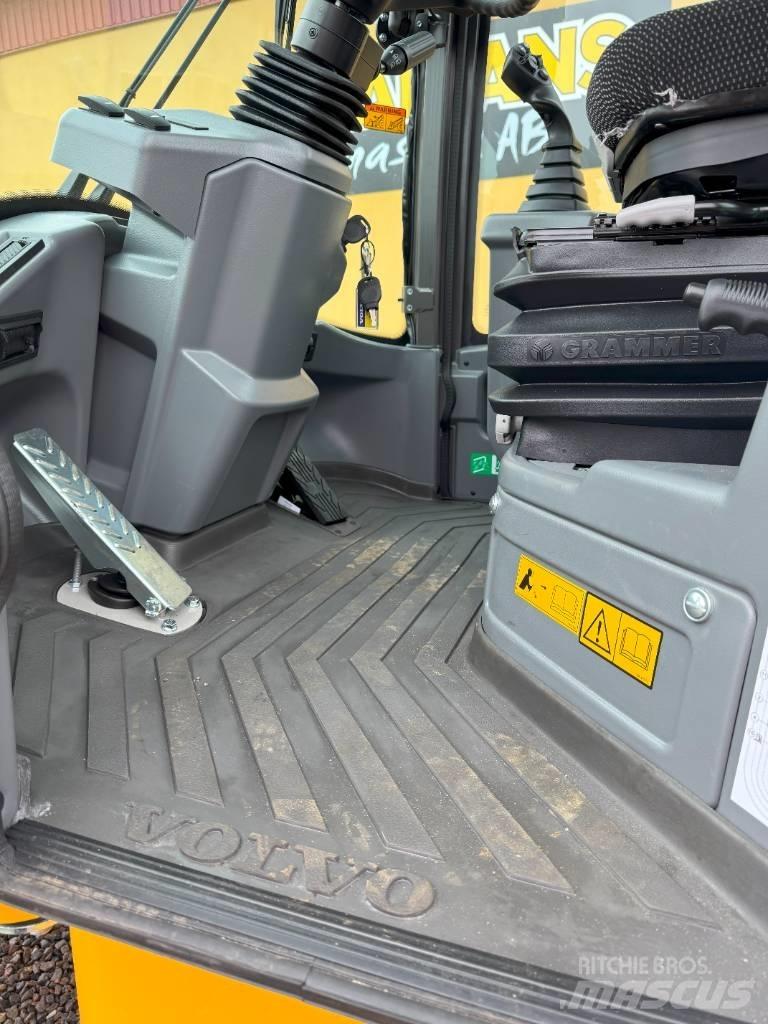 Volvo L 30 HS Gumikerekes homlokrakodók