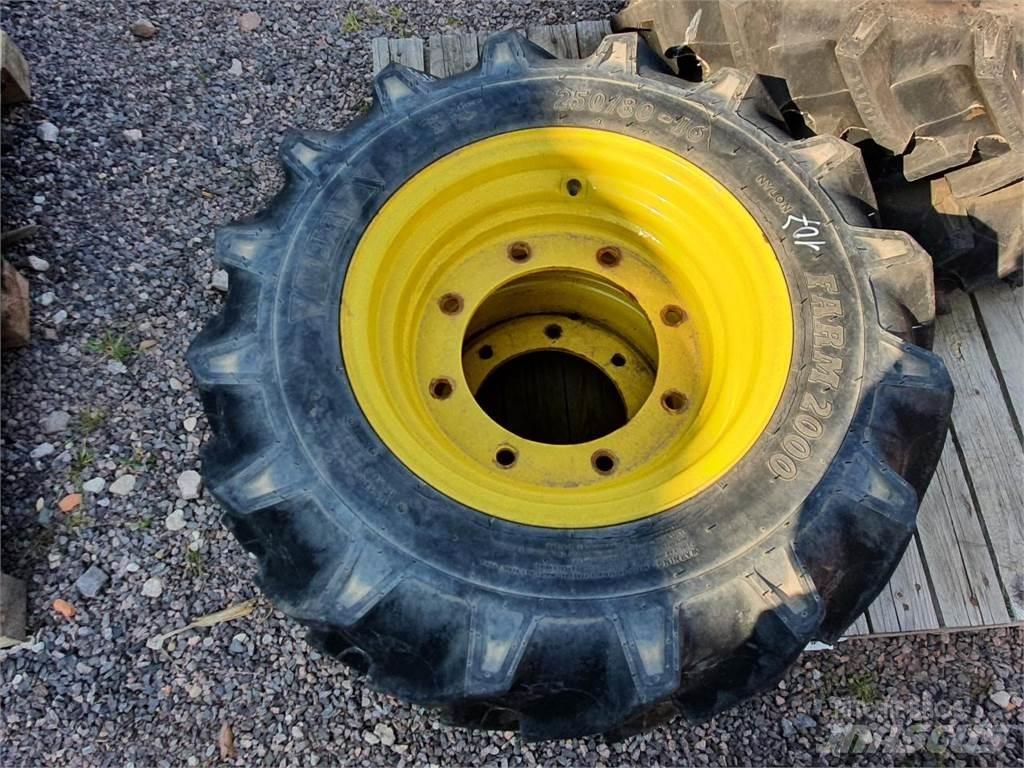 BKT 250/80-16 x2 Gumiabroncsok, kerekek és felnik