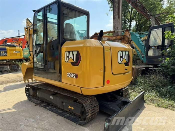 CAT 306 Mini kotrók < 7t