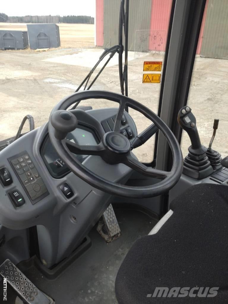 Volvo L 30 G Gumikerekes homlokrakodók