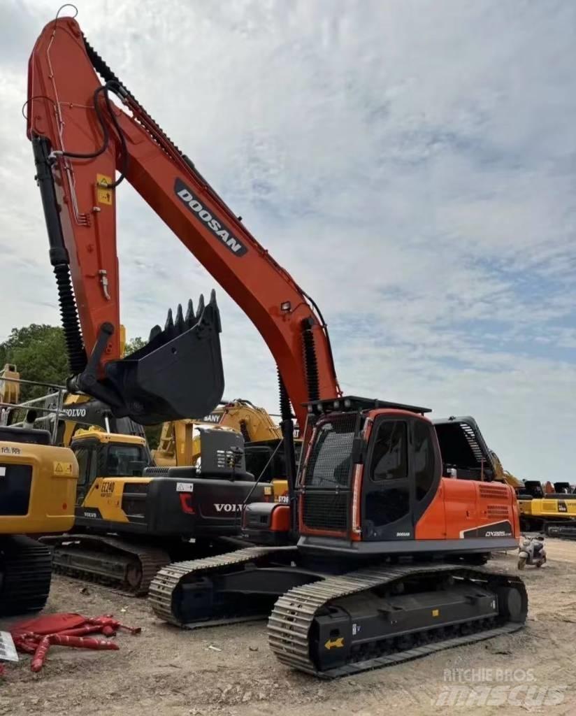 Doosan DX 225 Lánctalpas kotrók