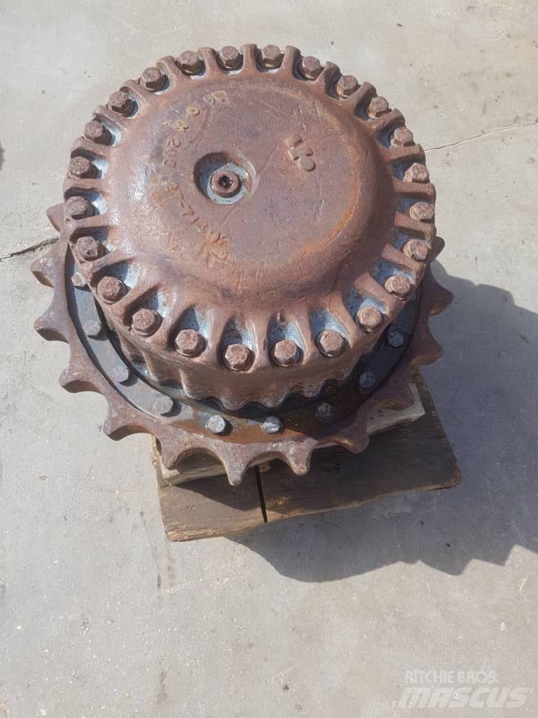 Komatsu PC210-3 Lánctalpak, láncok és futóművek