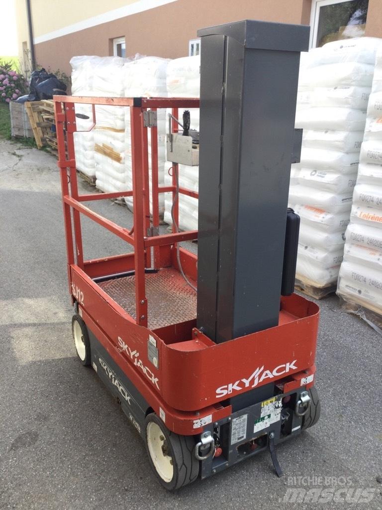 SkyJack SJ 12 Ollós emelők