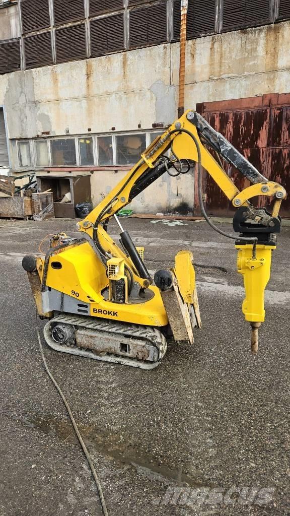 Brokk 90 Bontásra használt kotrók