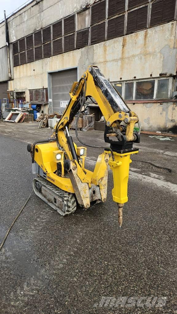 Brokk 90 Bontásra használt kotrók