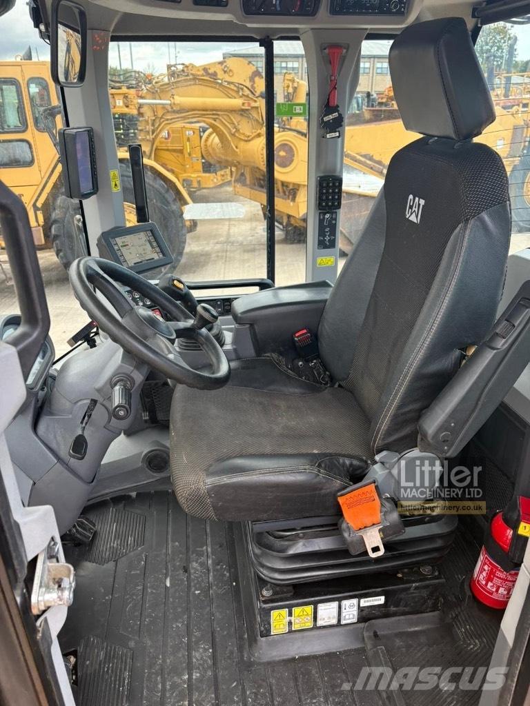 CAT 926 M Gumikerekes homlokrakodók