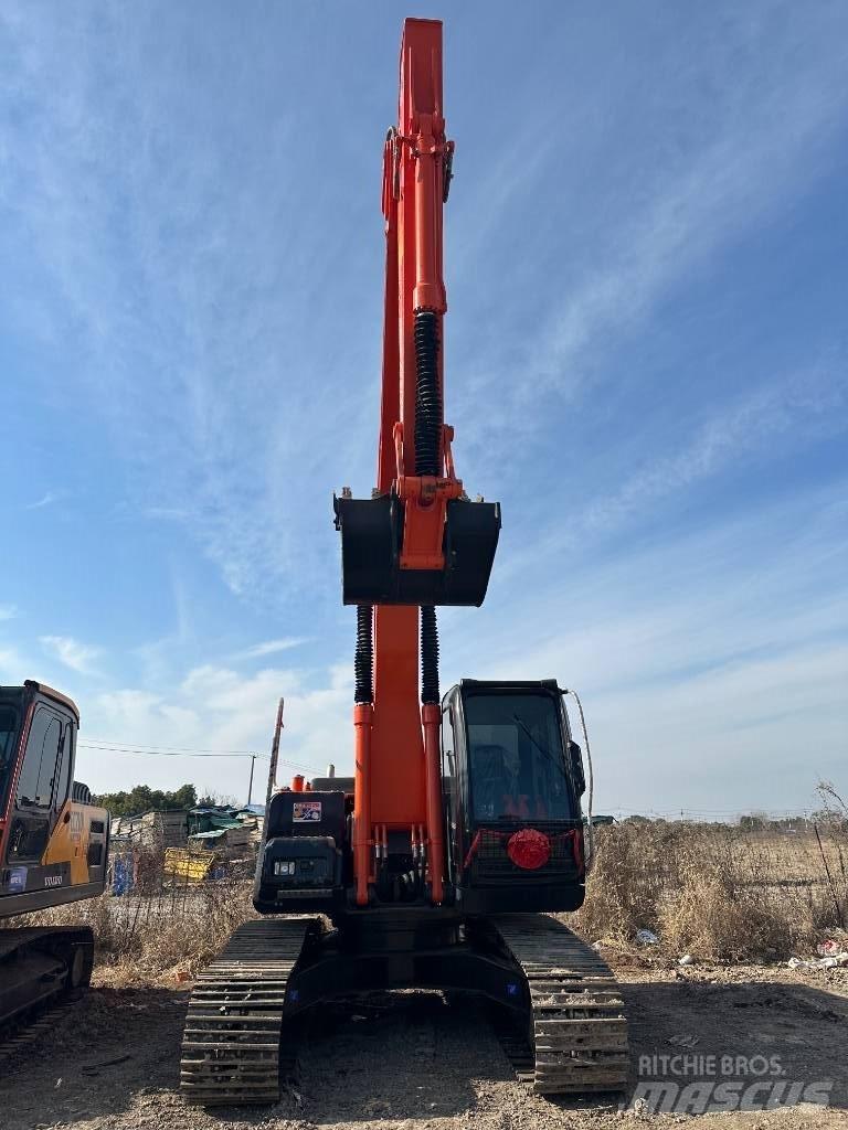 Hitachi ZX 200 Lánctalpas kotrók