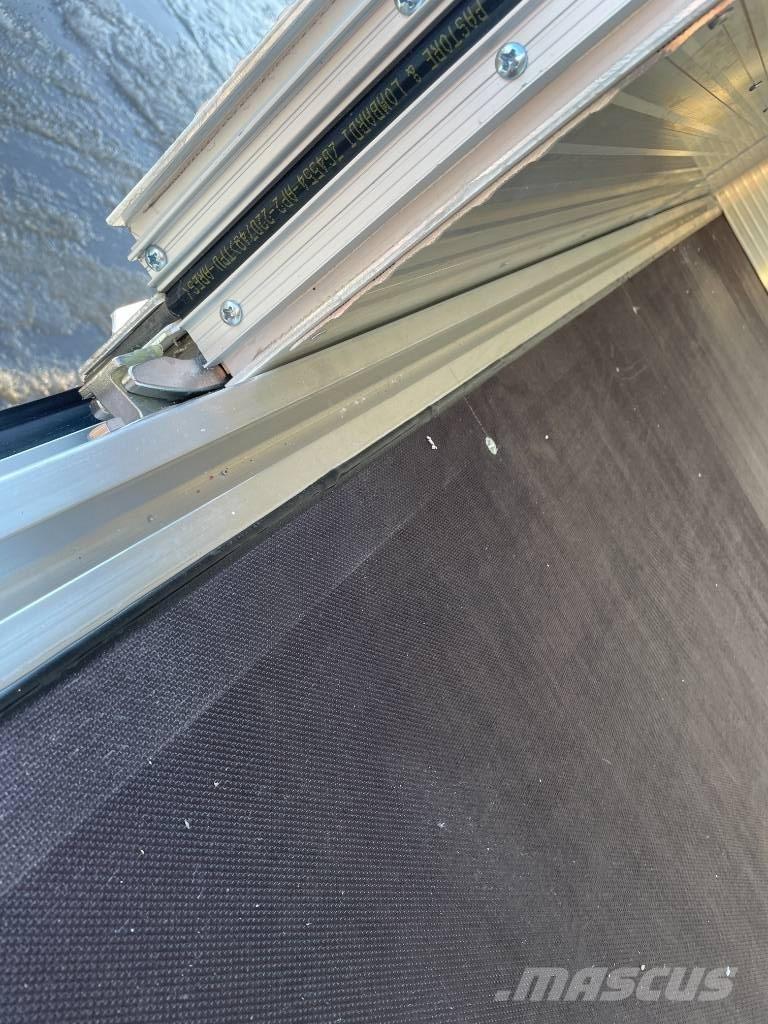 Volvo FM 330 Dobozos teherautók