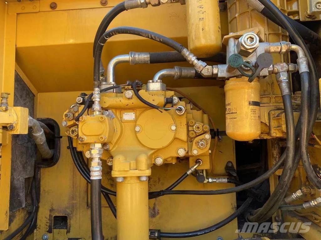 CAT 325D Lánctalpas kotrók