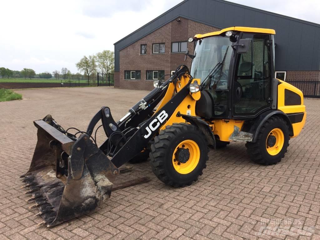 JCB 406 Gumikerekes homlokrakodók