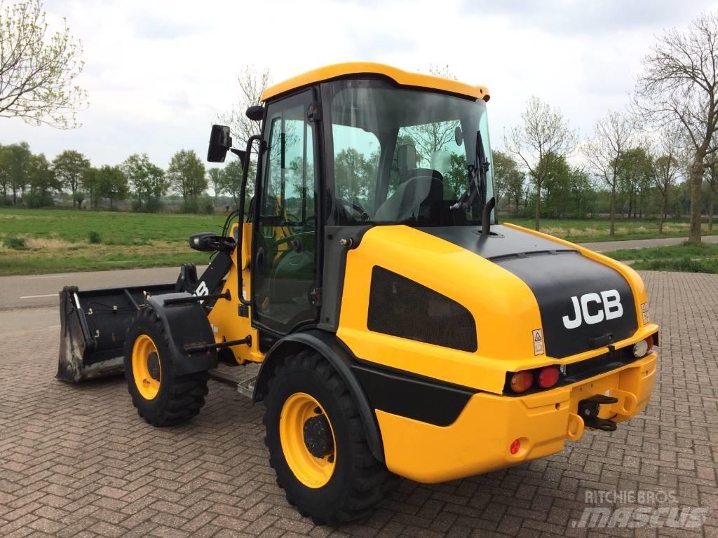 JCB 406 Gumikerekes homlokrakodók